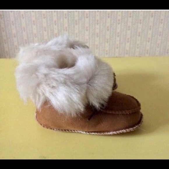 New brown lamb skin baby booties Mocs 3-6 months - Picture 5 of 7